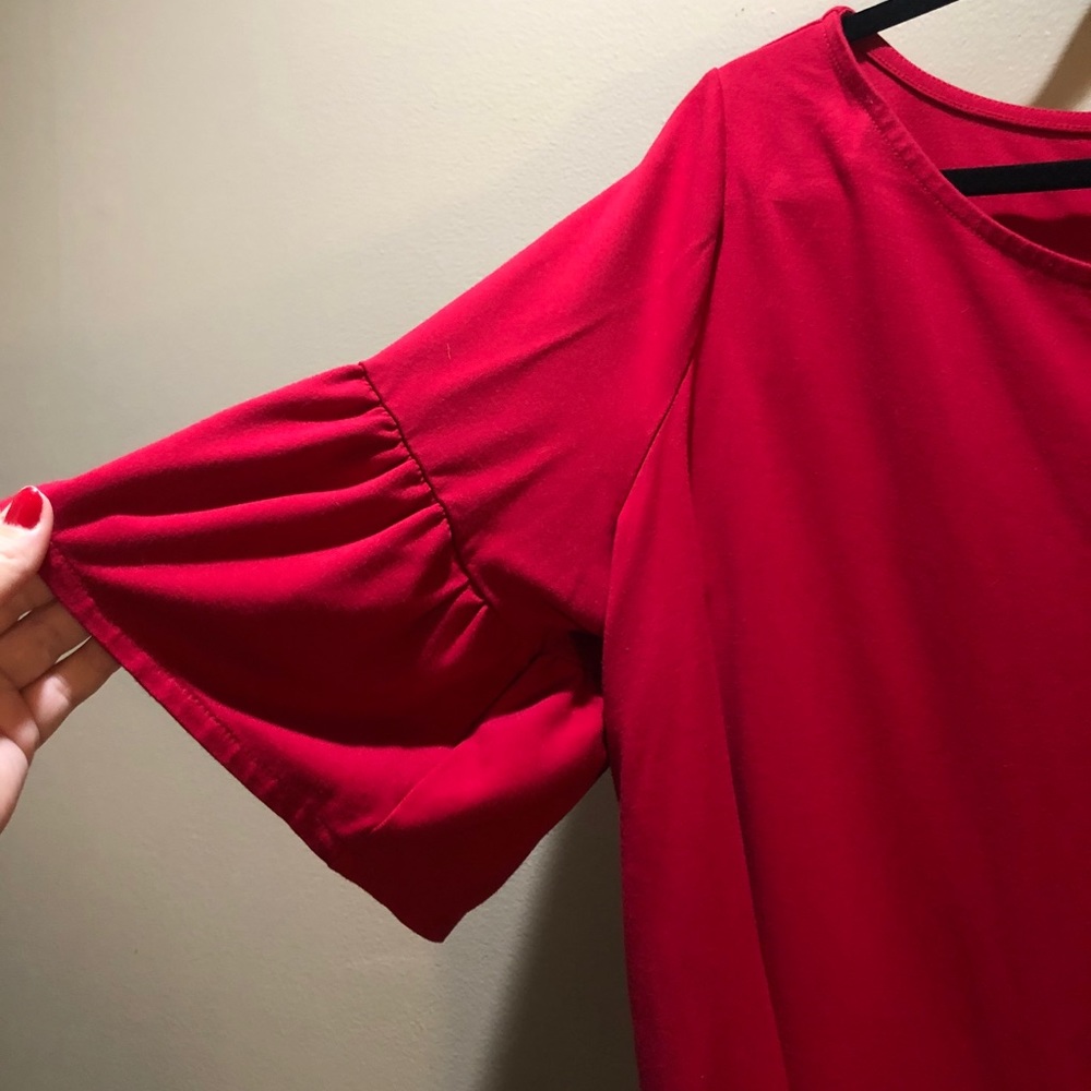 Red top - Picture 3 of 4